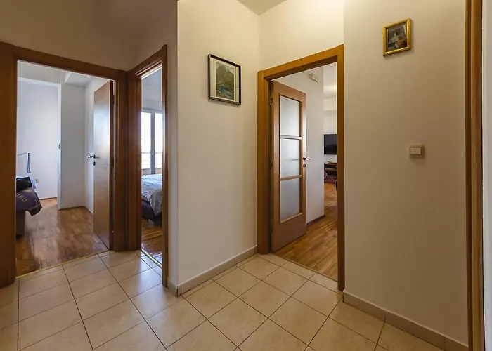 Sunbright Metropolitan Apartment *